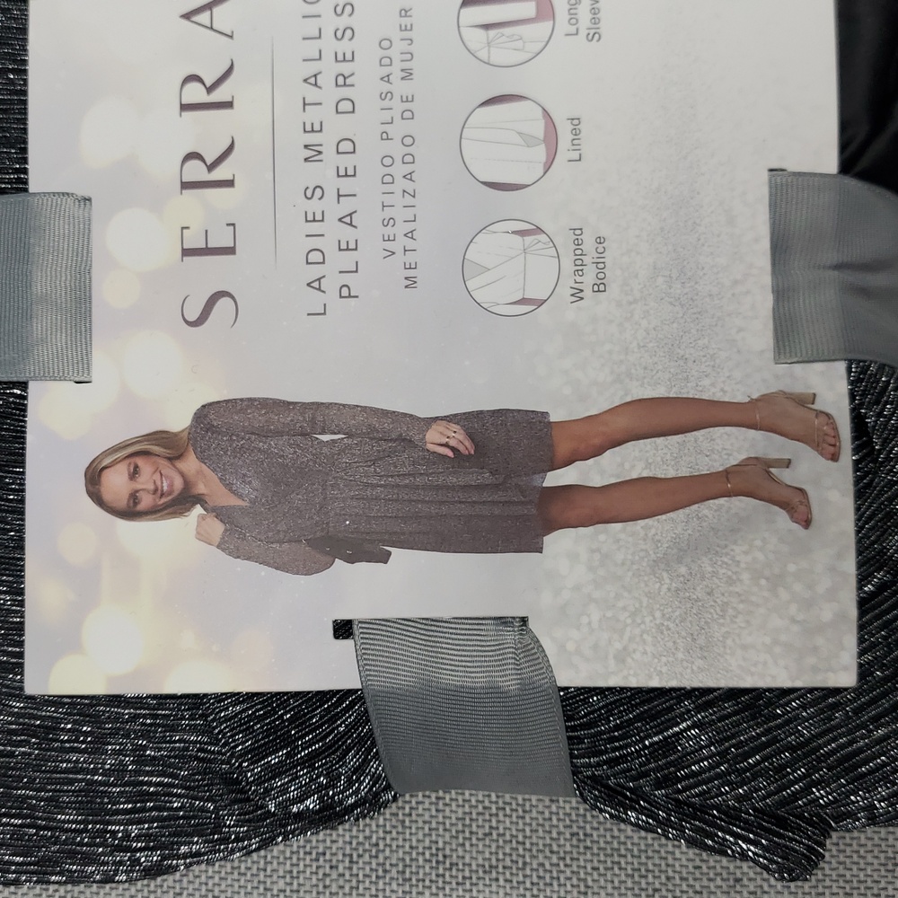 NWT Serra Ladies Metallic Pleated Dress - Silver & Black Size Medium